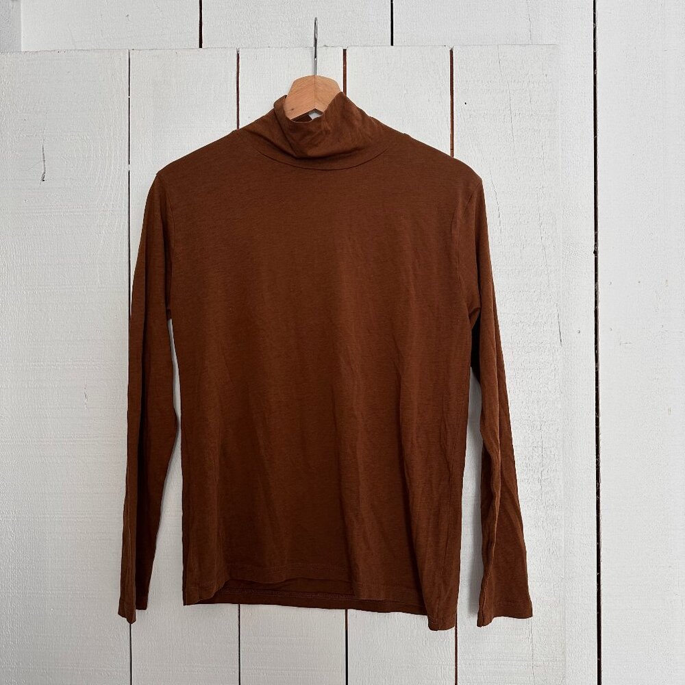 NWT Diega Lightweight Turtleneck